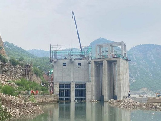 �ĺ�ʯ�����½�������̨�Ӷ�ˮ�ټ��ص���������ʵ�ֶ�Ѵ�ڵ�Ŀ��